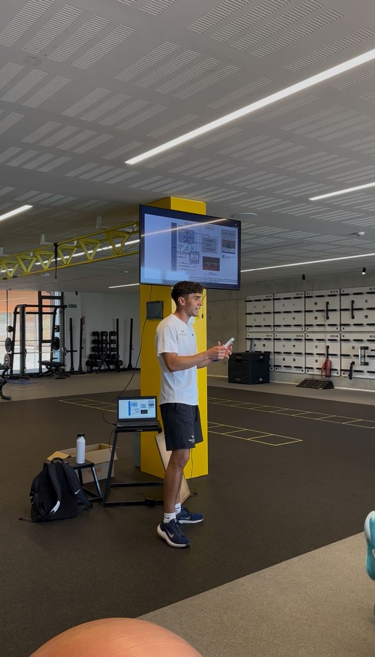 Pablo García en una formación interna al equipo técnico de la Rafa Nadal Academy